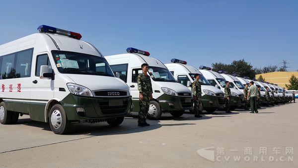 9.3.大阅兵武警巡逻车1.jpg