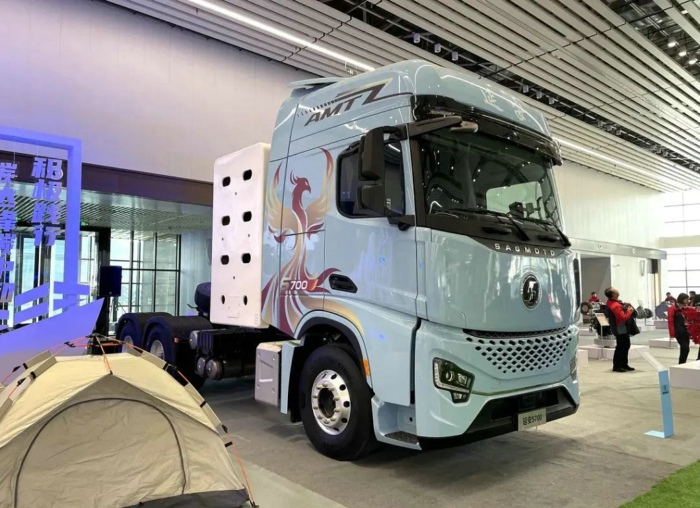 陕汽商用车延安重卡S700 CNG牵引车.jpg