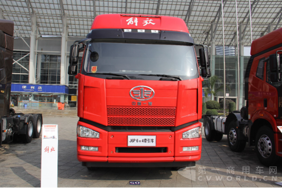 解放J6P 6×4牵引车，搭载锡柴13L 500马力发动机.png