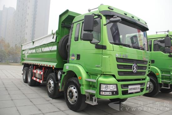 陕汽德龙新3000 8×4新型环保渣土车.jpg