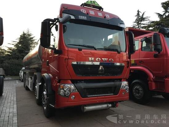 中国重汽HOWO T5G 340 危险品运输车.jpg