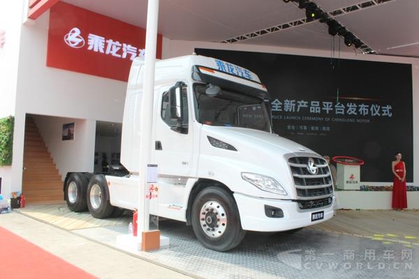 东风柳汽6×4长头牵引车（T7-康明斯520） (3)_1.jpg