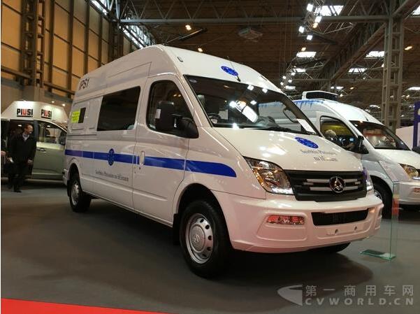 在英国获得一批订单的大通LDV V80警用囚车.jpg