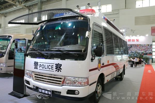 宝斯通警用卡点驻勤车.jpg