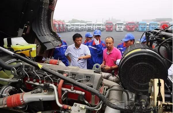 奔驰轿运物流指定用车，20台欧曼GTL隆重交车3.jpg