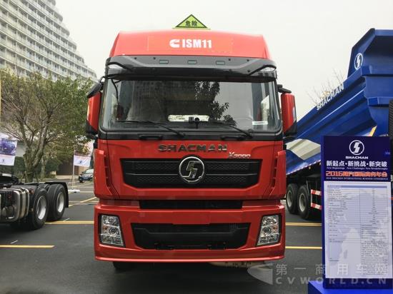 陕汽德龙X3000 6×4牵引车，搭载西安康明斯ISME5 420发动机，欧四排放，法士特16挡机械自动变速箱和汉德11.5吨MAN技术单级减速桥，速比4 (3).jpg