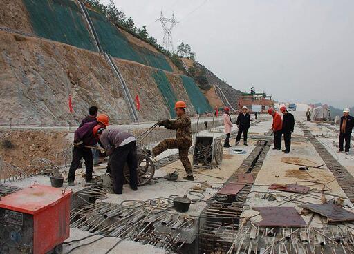 西藏公路建设投资.jpg