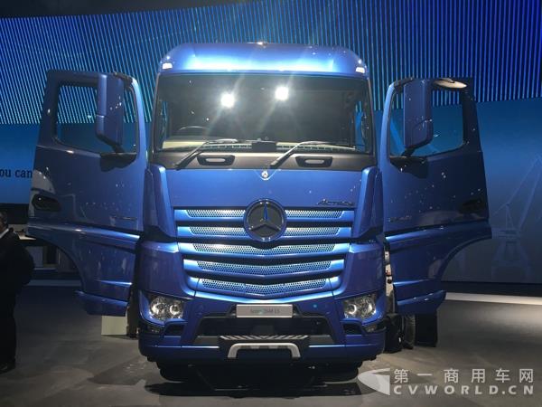 奔驰Actros 2648LS牵引车，480马力，6X4气囊悬挂，欧五排放，主要针对中国等海外市场 2.jpg