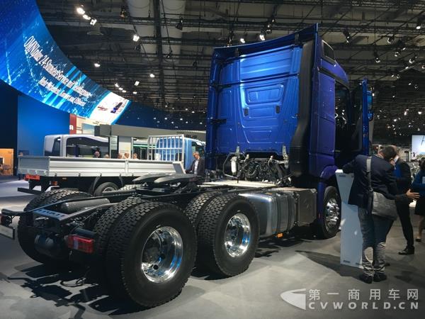 奔驰Actros 2648LS牵引车，480马力，6X4气囊悬挂，欧五排放，主要针对中国等海外市场 4.jpg