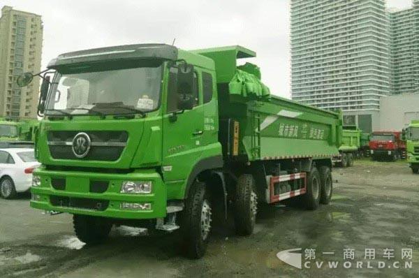 新斯太尔D7B 8x4环保渣土车.jpg