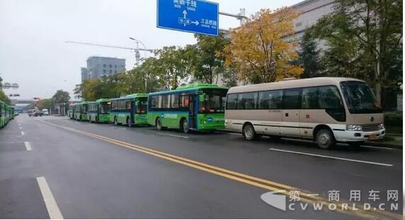 扬子江纯电动
服务中国共产党东西湖区第十一次代表大会2.jpg