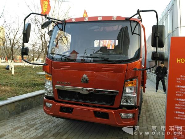 HOWO悍将轻量化载货车，搭载云内D25发动机2.jpg