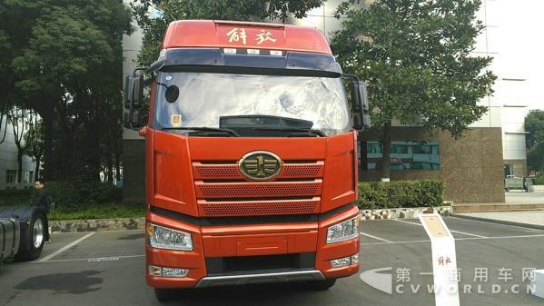 解放新J6P 6X4 500Ps牵引车.jpg