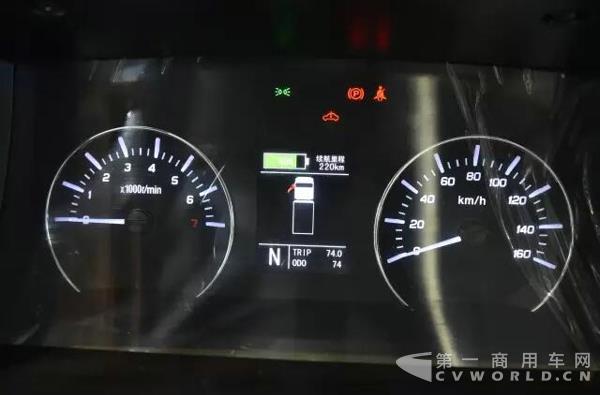 C300-33三温冷链车13.jpg