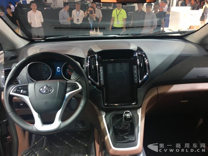 长安睿行S50T运动型多功能车内饰.jpg