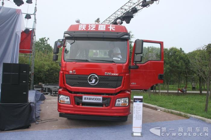 德龙新M3000 2017款 6x4 牵引车 （搭载潍柴WP12发动机 满足国五排放）  (8).jpg