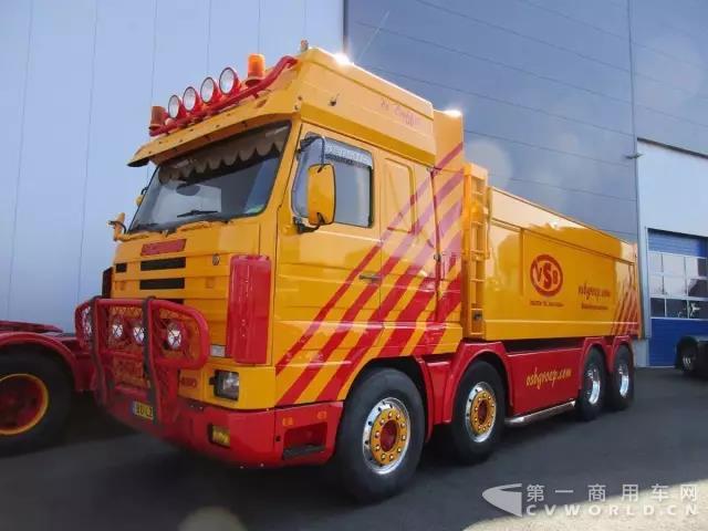 1996年斯堪尼亚R143 Streamline 8×2自卸卡车.jpg