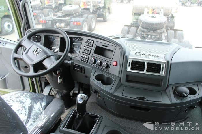 漢风6×4 LNG牵引车内饰及局部 (3).jpg