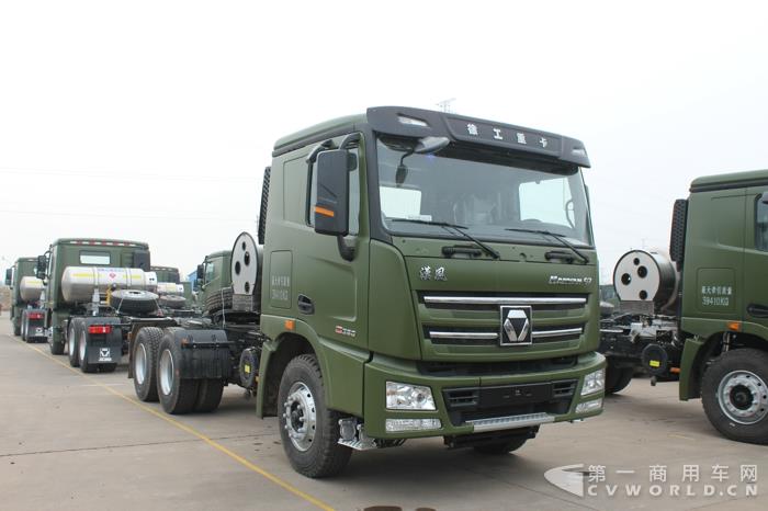 漢风6×4 LNG牵引车 (4).jpg