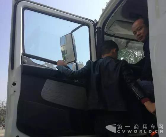 客户试乘试驾联合卡车）.jpg