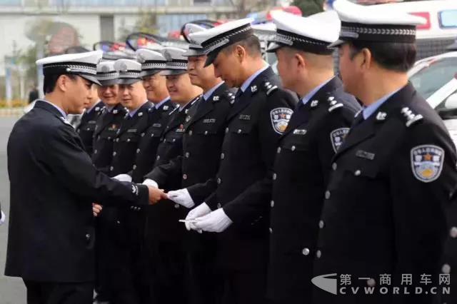 福特全顺打造遵义市交管局最强警备1.jpg