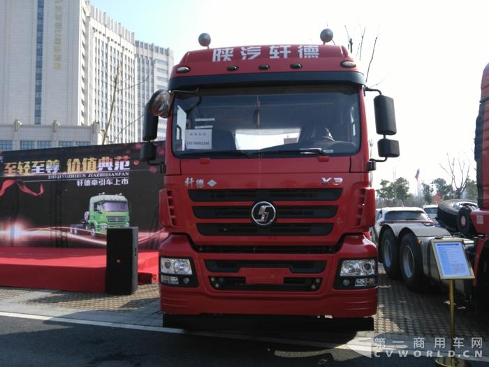 陕汽轩德3系6×4轻量化LNG牵引车4.jpg