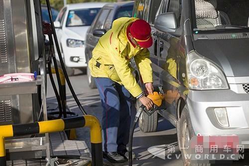 成品油调价窗口今日开启 或迎2018年首次搁浅.jpg