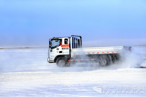 极寒之约——欧马可S3超级轻卡荣获冰雪极限操控王-3.22805.png