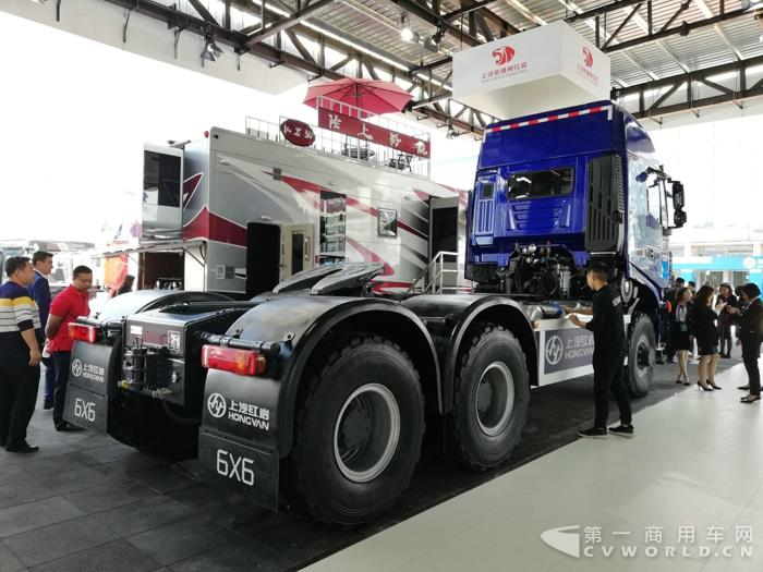 上汽红岩具备智能网联技术的560马力 6×6全驱大件运输车2.jpg