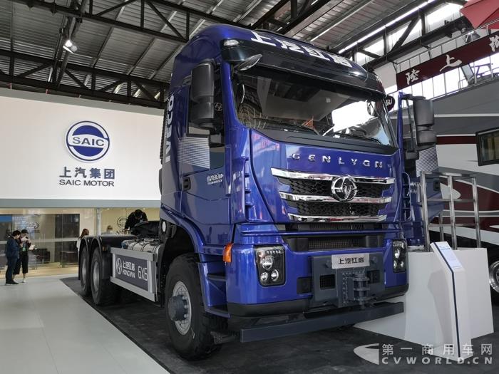 上汽红岩具备智能网联技术的560马力 6×6全驱大件运输车22.jpg