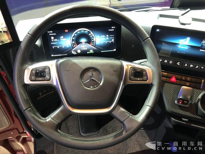 奔驰新Actros 重卡内饰3.jpg