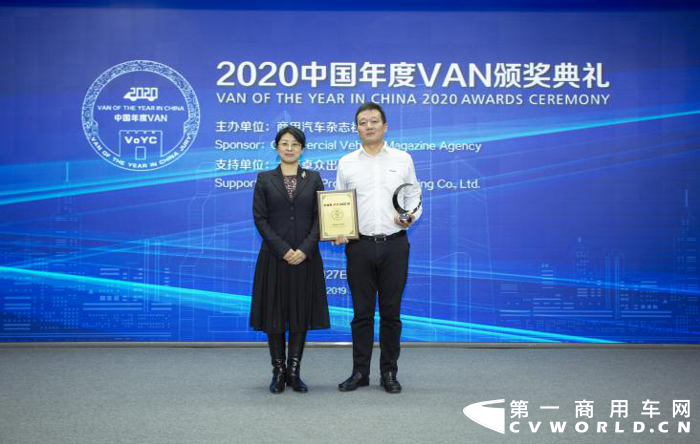 2019年12月27日，由商用汽车杂志社主办的“2020中国年度VAN”颁奖典礼在北京举行。中国年度VAN评委会宣布：经过前期实车测试和综合对比等
工作，决定授予依维柯•欧胜2020款“2020 中国年度VAN大奖”称号，这也是依维柯•欧胜品牌在此奖项上二度折桂；首次参加中国年度VAN
活动的江淮星锐客运版荣获“2020 中国年度VAN·节油高效奖”称号。