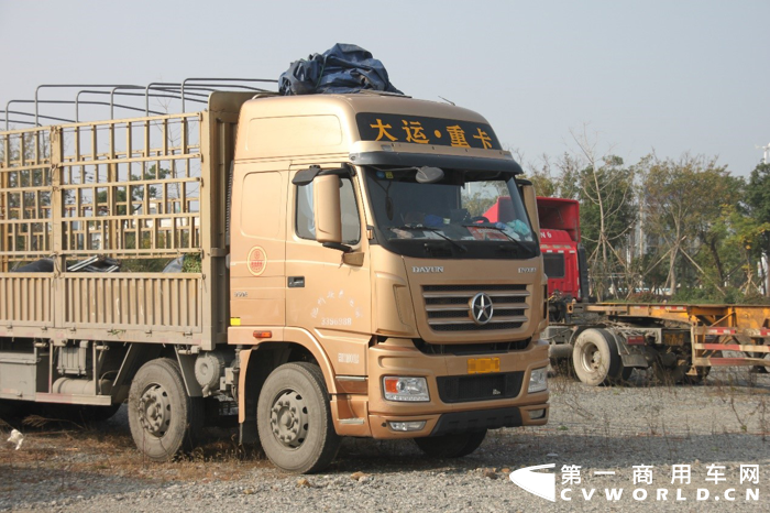 “这是我第二次买大运重卡，也是开车20多年第一次当回头客。不为别的，就是因为大运车的质量不错，性价比高。”