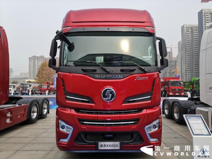 德龙X6000 6×4国六660马力自动挡牵引车2.jpg