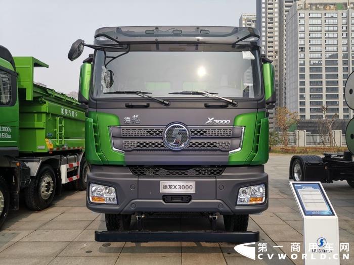 陕汽德龙X3000 8×4公路标准版自卸车.jpg