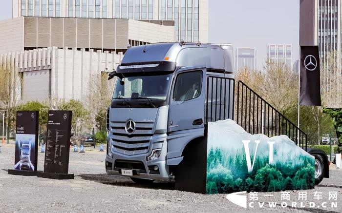 4. 梅赛德斯-奔驰 第五代Actros 2651 LS 6×4 国六公路牵引车.jpg