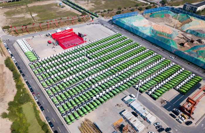 众所周知，混凝土搅拌运输车（下简称搅拌车）一直与基建、城市化发展息息相关。2021年，作为“十四五”的开局之年，伴随着因疫情影响而重新爆发了大基建浪潮，万亿级的项目频频亮相。