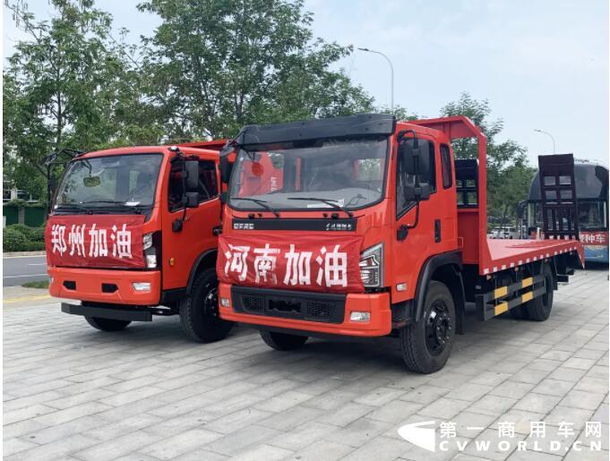 近日一网友提问：我是一名大货车个体户，不久前，河南遭受暴雨洪灾，我看到很多人自发参与救援，这让我很感动。今后如果再有类似情况发生，我也想参与救援，那么参与抢险救灾的车辆通行高速公路能免费吗？政策具体咋规定的？