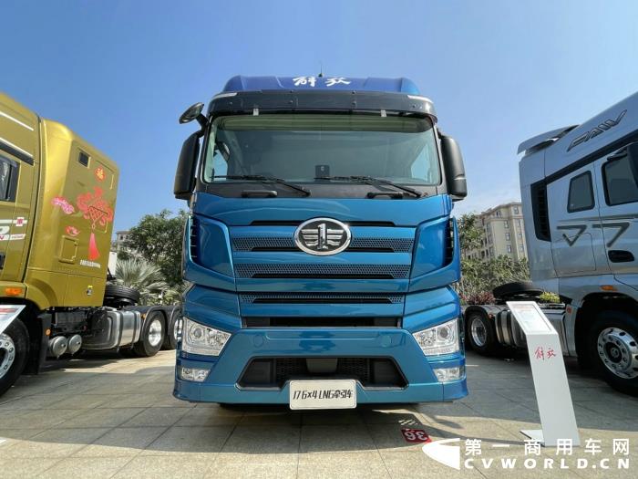 解放J7 6x4LNG牵引车2.jpg