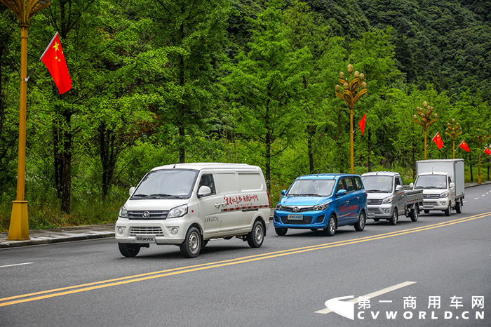 新龙马汽车“重走红色路 致敬新时代”品牌焕新之旅，从古田出发，途径井冈山、遵义、延安，终于在嘉兴画上圆满的句号。此行一路走来，新龙马汽车用行动向外界传递出一个信号：新龙马汽车将以焕然一新的面貌，大踏步向着中国自主品牌汽车强势迈进，以创新为驱动力，在巩固国内根据地的同时，开拓更广阔的海外市场，让中国汽车走向世界。

