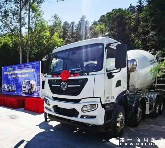 50辆搅拌车！东风康明斯助力东风商用车成功交车4.webp.jpg