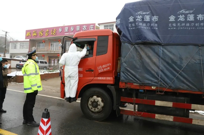 近期，全国多地聚集性疫情局部暴发，有一些地方出现了无故对货车劝返和对货车司机无故提出隔离要求的情况。