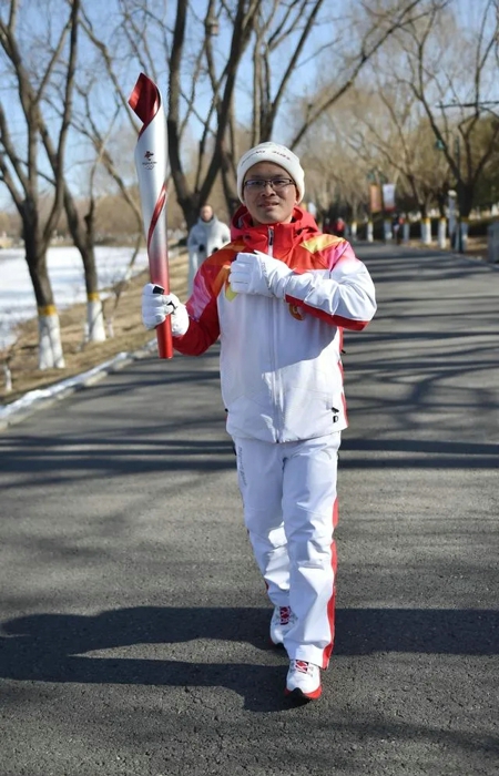 2022年2月4日晚，奥运圣火点燃了北京鸟巢的夜空，也点燃了世界人民心中对冰雪运动的梦想。