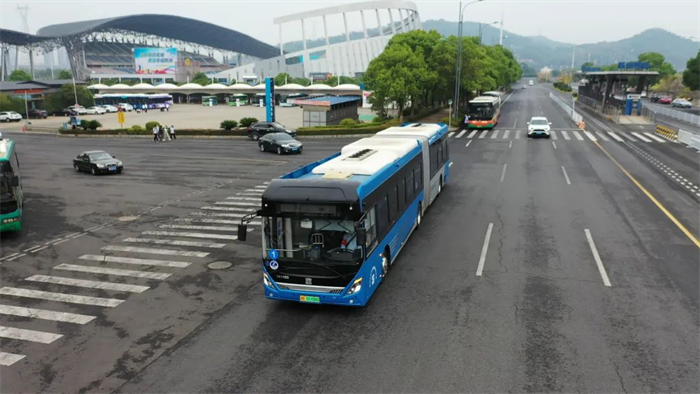 9月22日，2022年湖南省绿色出行宣传月和公交出行宣传周在株洲正式启动，湖南省交通运输厅、机关事务管理局等部门领导以及株洲市政府相关领导、公交企业代表、市民代表、媒体代表等近百人参会。中车电动携12米智能驾驶
、X12、新C10、M6、V5五款重磅产品亮相，以强大阵容展示中车电动在绿色、智慧出行领域的科技成果。