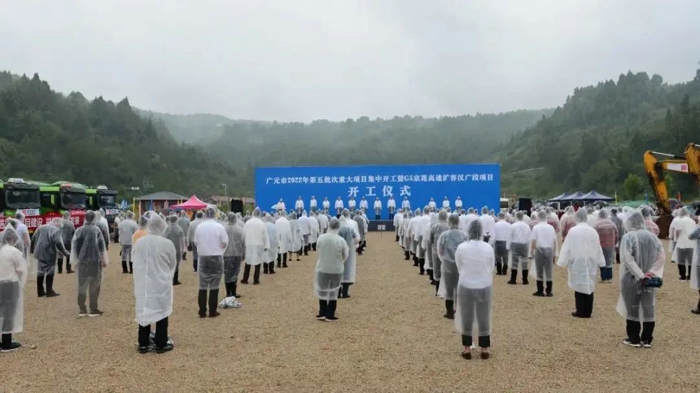 9月16日-9月30日，全国开工的重大水利电力、市政、产业园、港口、机场项目约 39 个，共计总投资约 5552 亿元。公路重大项目22个，约3094亿元；重大铁路、轨道交通项目15个，约5000亿元。并有多个总投资300亿元以上的大项目开工！