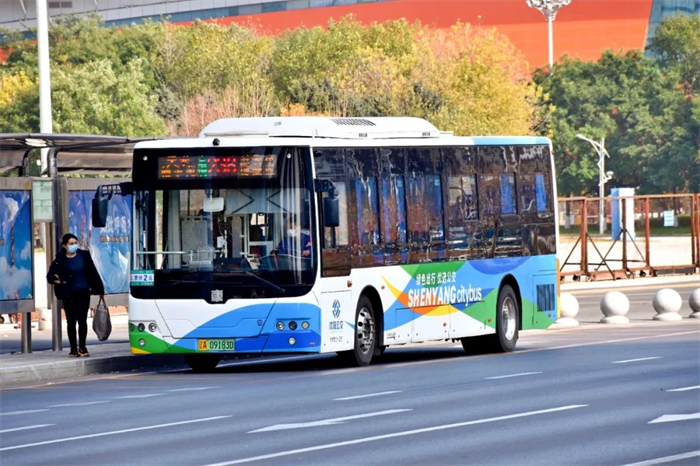 在“东北第一大城市”——沈阳奔跑着千余辆来自中车电动的新能源
。无论春夏秋冬，它们始终坚守在自己的岗位，从不停歇；无论严寒酷暑它们都用最坚实的身躯，为沈阳市民的绿色低碳出行保驾护航！