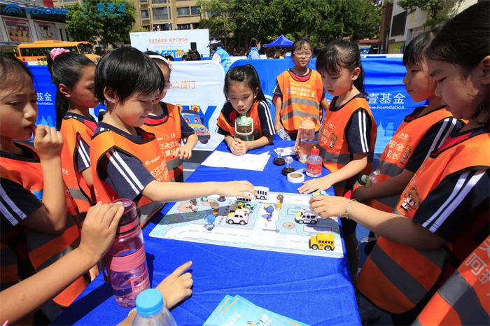 近日，福建省宁化县名远小学，960名1-6年级学生参加了本站的公益行活动。在欢声笑语中，2022年宇通&壹基金儿童交通安全公益行迎来了收官之战。