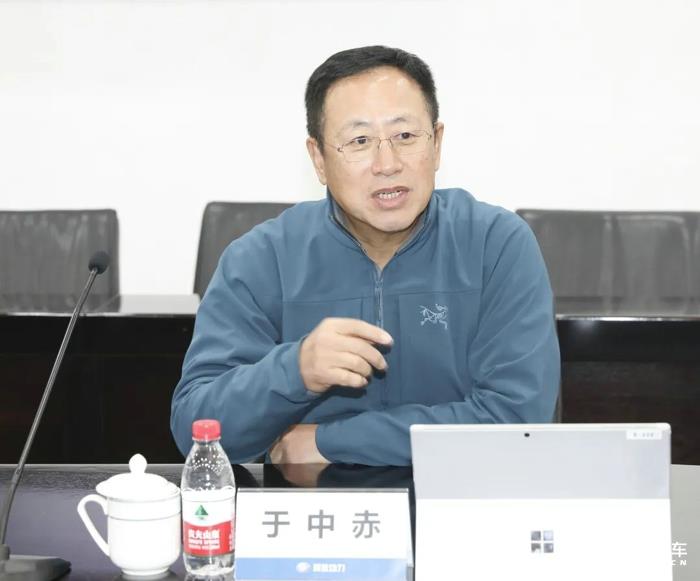 12月12日，中国机械工业企业管理协会会长（简称中机企协）于中赤、常务副会长杨一平一行莅临一汽解放动力总成事业部调研，受到一汽解放总经理助理、动力总成事业部党委书记钱恒荣，动力总成事业部总经理、党委副书记倪牟淳，党委副书记王志宇，副总经理李欲晓的热情接待。