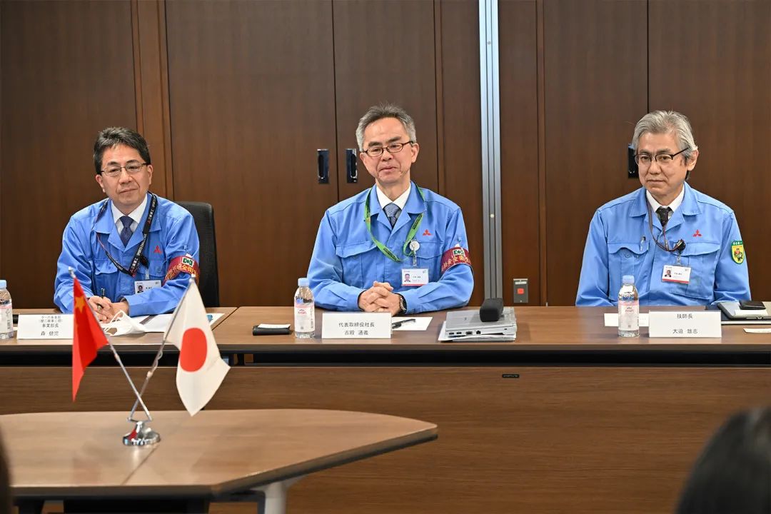 4月27日上午，谭旭光率团队到日本相模原市访问三菱重工业集团，与三菱重工发动机和增压器公司社长古殿通义进行座谈交流。