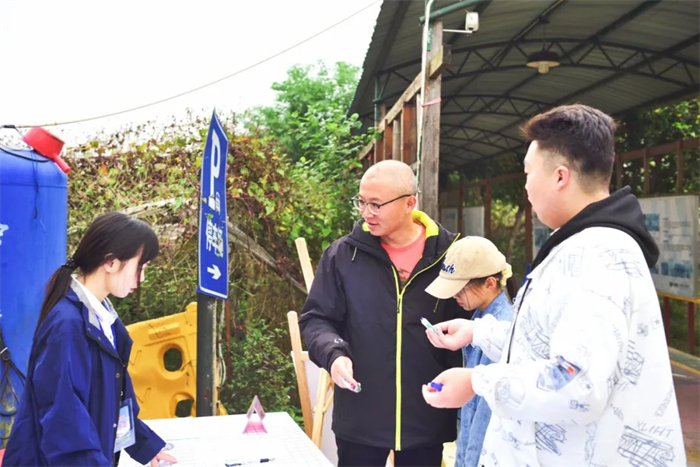 深秋的长沙，景美鱼肥，虽然天气稍凉，但却阻挡不了钓友们对钓鱼的热情。10月14日，由江西五十铃携手湖南卫视快乐垂钓栏目打造的江西五十铃